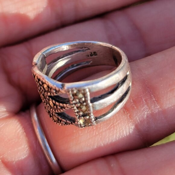 Vintage 925 sterling silver Art Deco style swirl marcasite pinky or midi ring - Picture 5 of 16